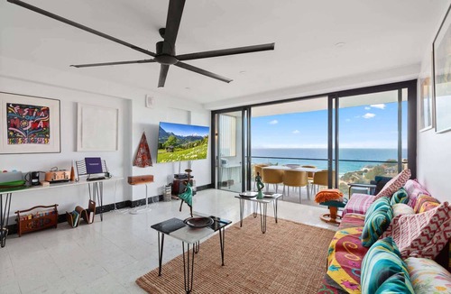 Tamarama Apartment | Bright Tamarama 2-Bed with Balcony Water View