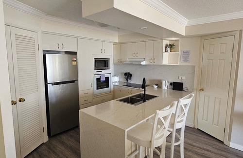 Broadbeach Hotel | Broadbeach Holiday Apartments, Store 19