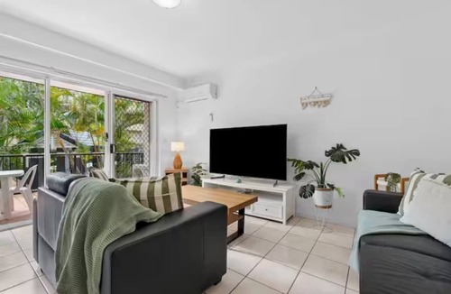 Labrador Apartment | Broadwater Waterfront Balcony near Sea World