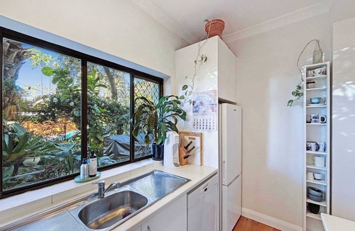 Bronte Apartment | Bronte Retreat. Beach at 500m with Rooftop access