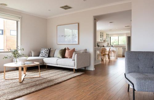 Safety Beach House | Brooklyn Beach Abode Walk to the beach