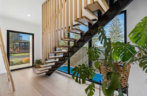 Broulee House | Broulee retreat across road from beachfront, pool, 5min walk to local shops.