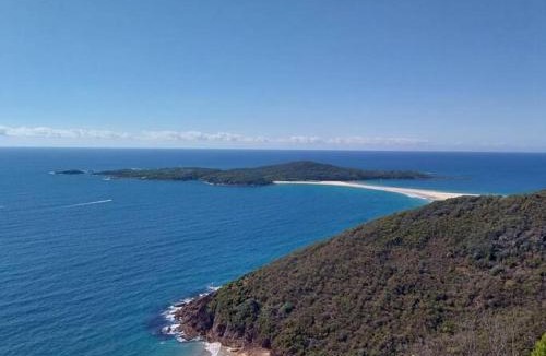 Anna Bay House | Bubbles and Waves
