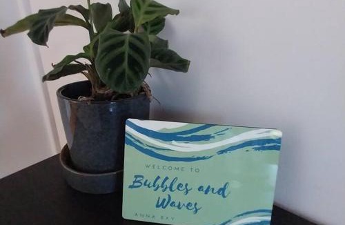 Anna Bay House | Bubbles and Waves