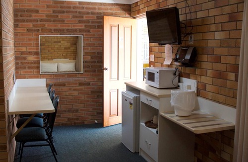 Warwick Hotel | Buckaroo Motor Inn