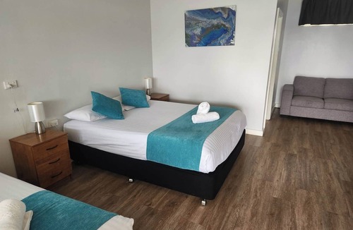 Gloucester Hotel | Bucketts Way Motel