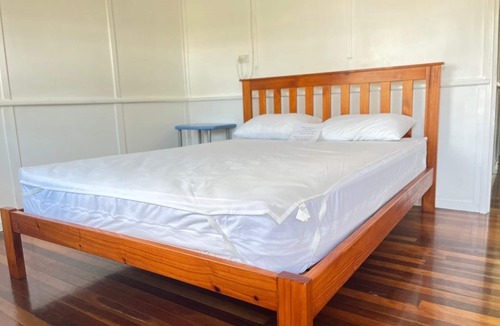 Happy Valley Hostel | BUDGET ACCOMMODATION Creature Comforts: Eli Unit - Better than camping!