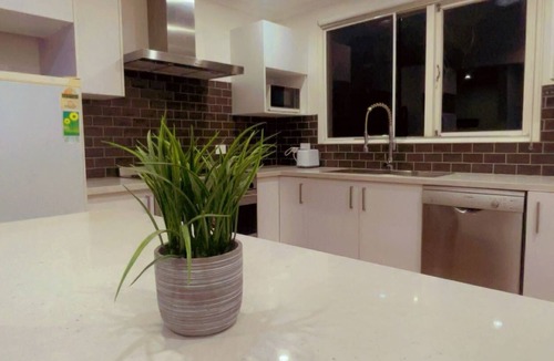 Manuka House | Budget friendly house @Canberra