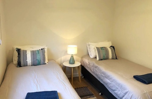 Lorne House | Bunga Raya