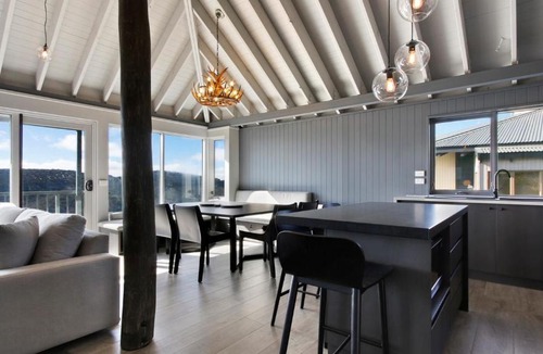 Hotham Heights Apartment | Bunnys