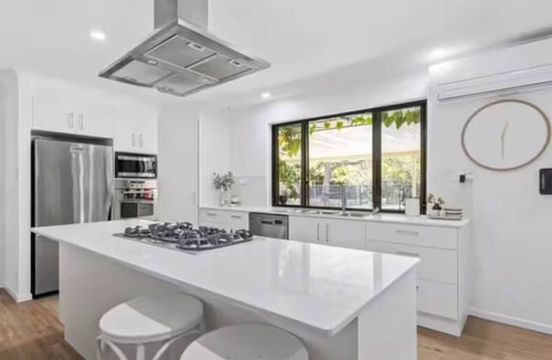 Tallebudgera House | Burleigh Beats Estate. Entire home in Tallebudgera, Australia