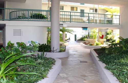 Burleigh Heads Apartment | Burleigh Terraces 30, Located in heart of Burleigh