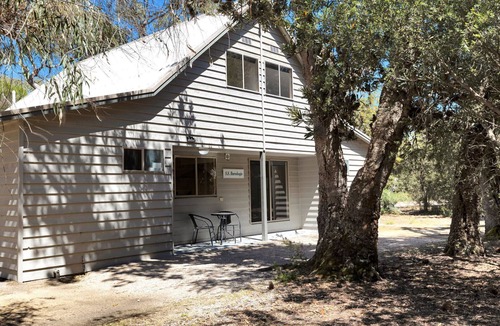 Forge Creek House | Burrabogie - Waterfront Retreat: Secluded lodges tucked away