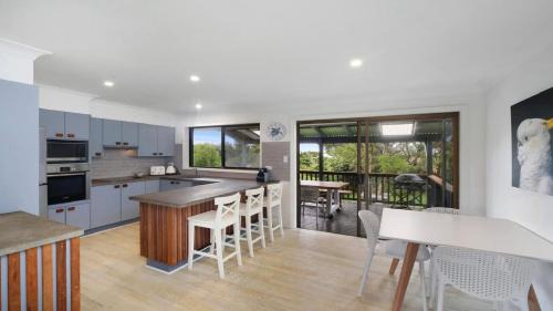 Macmasters Beach House | Bush Beach Hideaway Pet Friendly , Wifi Accom Holidays