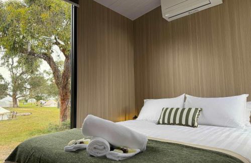 Comaum House | Bush Hideaway X by Tiny Away