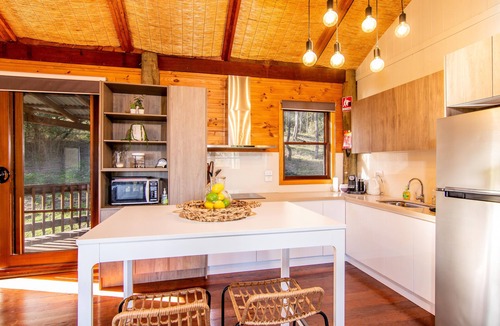 Rosebrook House | Bush Retreat with private jacuzzis, amazing views, great for large groups