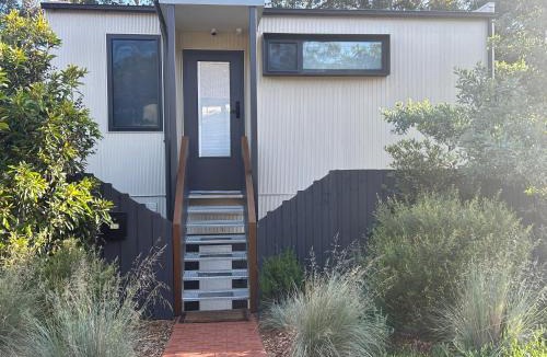 Lane Cove North Apartment | Bushland setting close to Sydney CBD- stand alone apartment