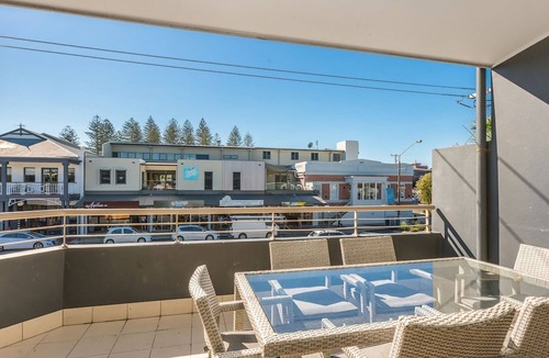 Byron Bay Apartment | Byron Bay Accom - Absolute Solace - 2/8 Lawson St