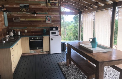 Myocum Cabin | Byron Bay hinterlands vintage-styled nature oasis!