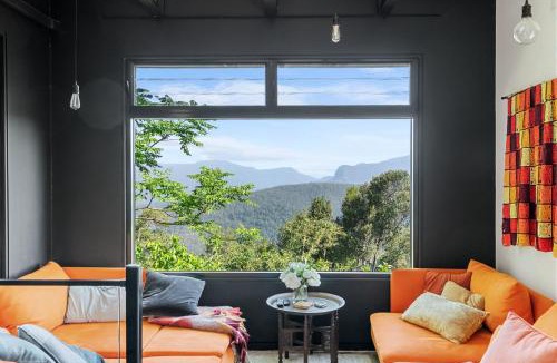Beechmont House | Cabane Treehouse Retreat with Mountain Views