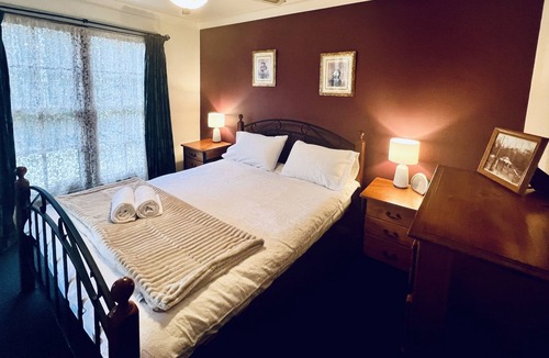 Salisbury Cabin | Cabin 14A Barrington Guest House