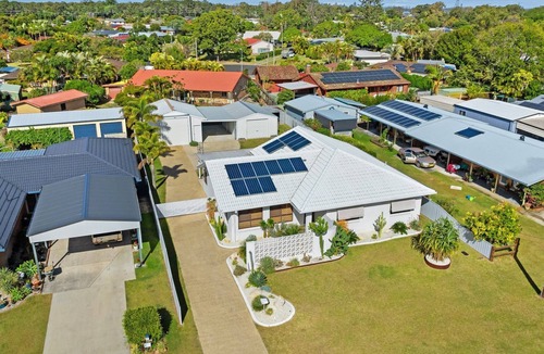 Iluka House | Cactus Club a popular family holiday destination.
