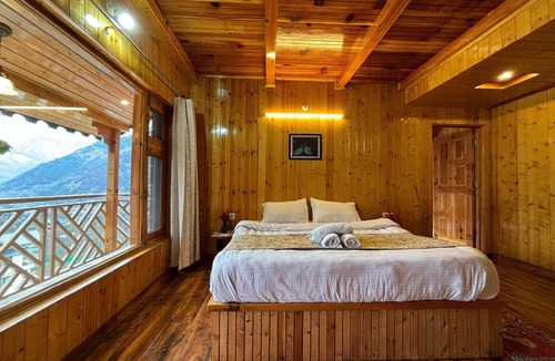 Naggar Hotel | Cafe Saffron Sips & Stays
