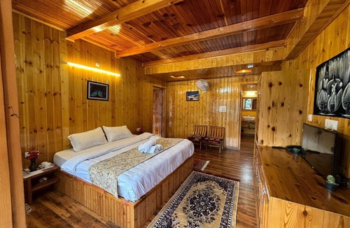 Naggar Hotel | Cafe Saffron Sips & Stays