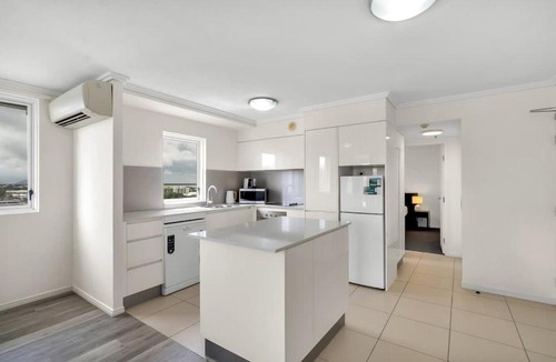 Cairns Central Business District Apartment | Cairns Central Adjacent Suites, Steps to Esplanade