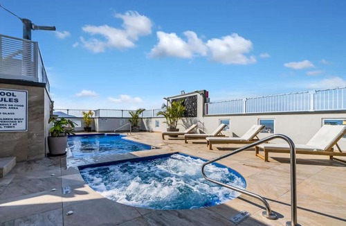 Cairns Central Business District Apartment | Cairns Central Adjacent Suites, Steps to Esplanade