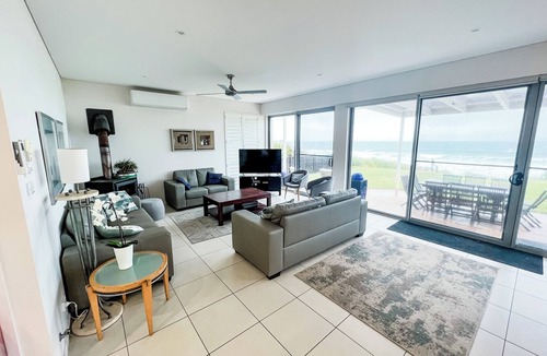 Callala Beach House | Callala Beach - ON THE BEACH, where your garden meets the sand