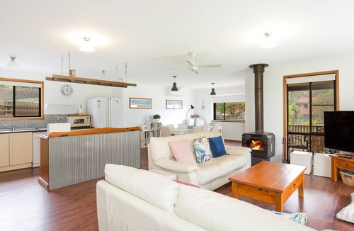 Callala Bay House | Callala Calm - Pet Friendly - 5 Mins Walk to Beach