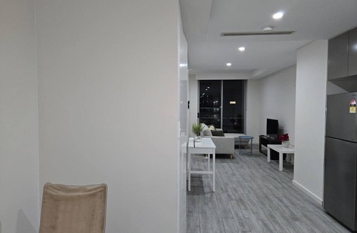 Camperdown Apartment | Camperdown two 12 Close to bus stop and SYD CBD