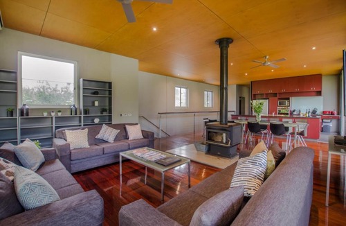Lower Moira House | Cape Horn Vineyard 5 Bedroom Riverfront House on Working Vineyard