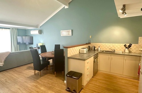 Broadwater House | Cape View Beach Resort - Endless Summer