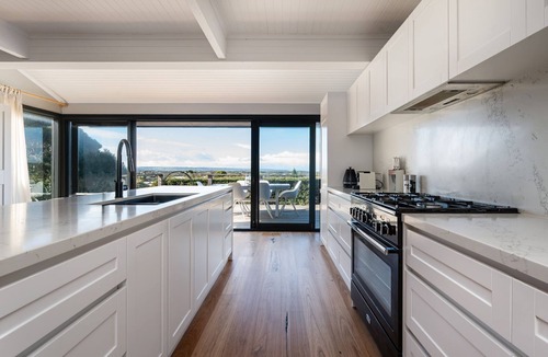 Rye House | Capeviews on Higgins with separate Studio