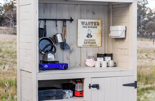 Tenterfield RV Rental | Captain Moonlite Bubbletent with Vintage Outdoor Bath