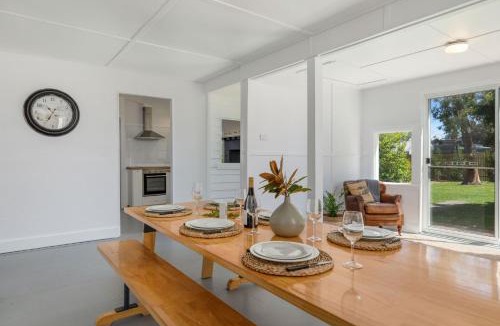Huskisson House | Captains Cottage - Huskisson - Pet Friendly