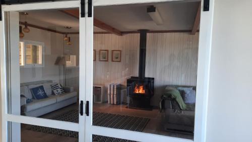 Kingscote House | Captains on the Seafront - Wood Fire with Breathtaking sea views