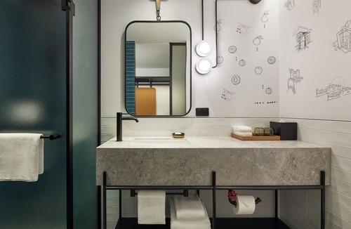 Haymarket Hotel | Caption By Hyatt Central Sydney