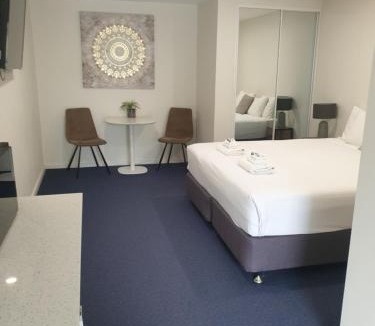 Goulburn Hotel | Carlton Suites