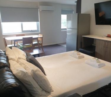 Goulburn Hotel | Carlton Suites
