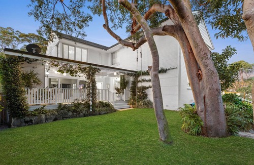 Clontarf House | CASTLE ROCK VILLA- Exemplary family abode overlooking Sydney Harbour