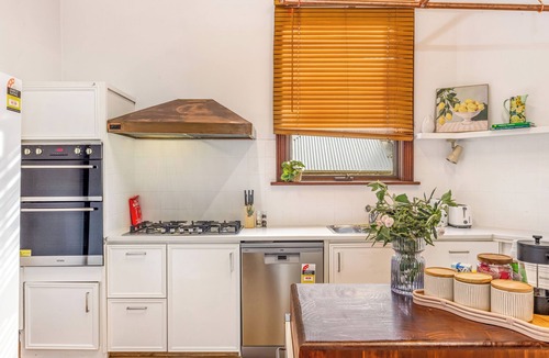 Bendigo House | Cathedral View - Sleeps 16