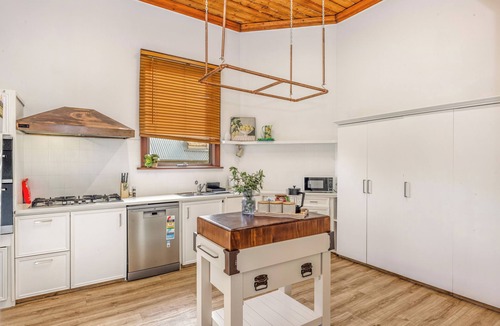 Bendigo House | Cathedral View - Sleeps 16