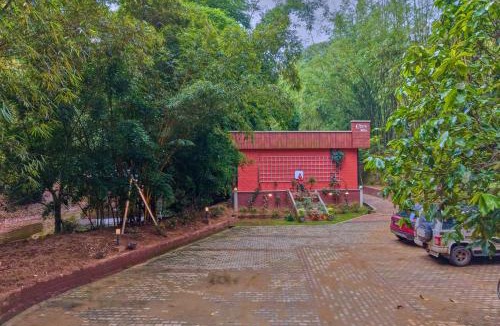 Virajpet Resort | Cave Ritz Coorg by VOYE HOMES - Cottages with Guided Plantation walks and Treks - Pet Friendly