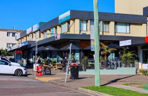 Caves Beach Apartment | Caves Beach Retreat - close to beach and shops