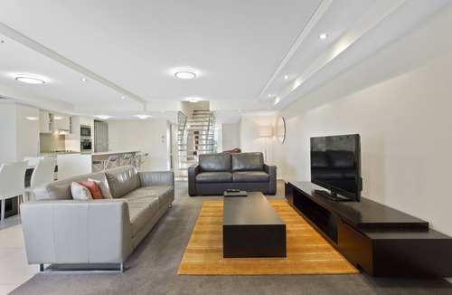 Rockhampton House | CBD Luxury Accommodation