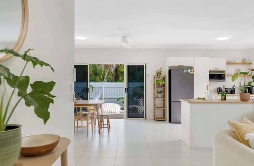 Palm Cove Villa | Cedar Villa: A Designer Pool House by the Beach