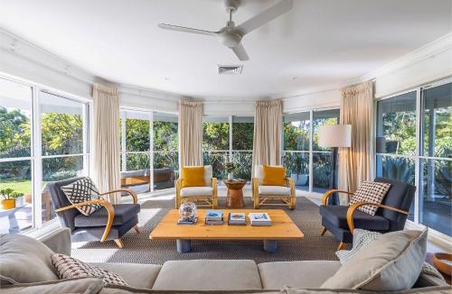 Corlette House | Celeste, 26 Bonito Street - Tranquil, Stylish & Pet friendly